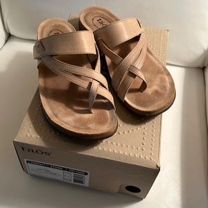 Taos “perfect” sandals - size 9 - color is stone